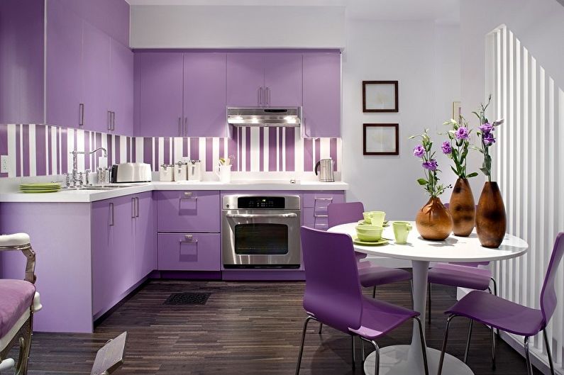 Violetas virtuves dizains - grīdas apdare