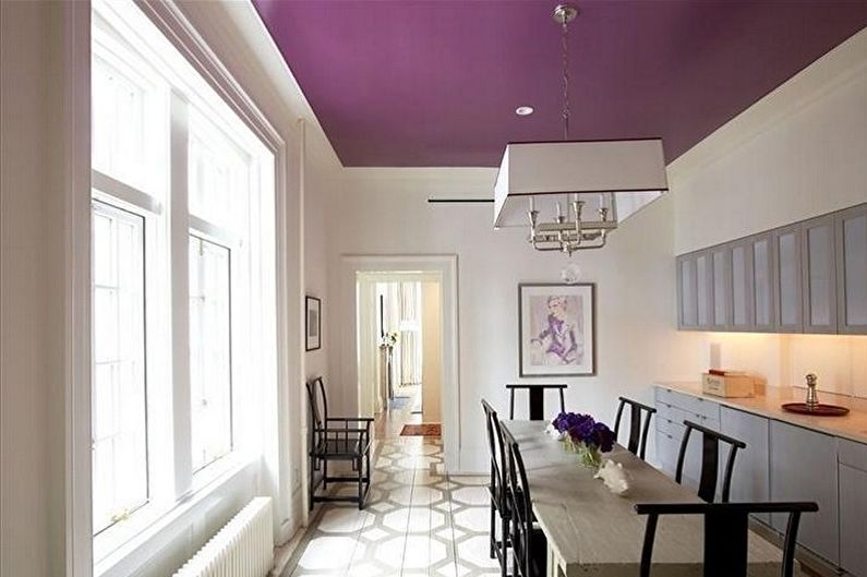 Violetas virtuves dizains - griestu apdare