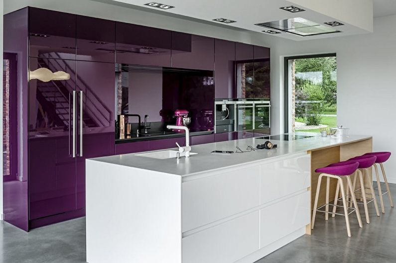 Лилава кухня - снимка за интериорен дизайн