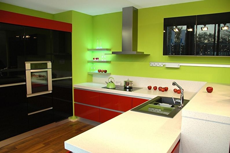 Green with red - The combination of colors in the interior