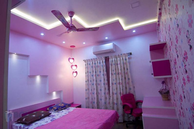 Rožinis vaikų kambario dizainas - lubų apdaila