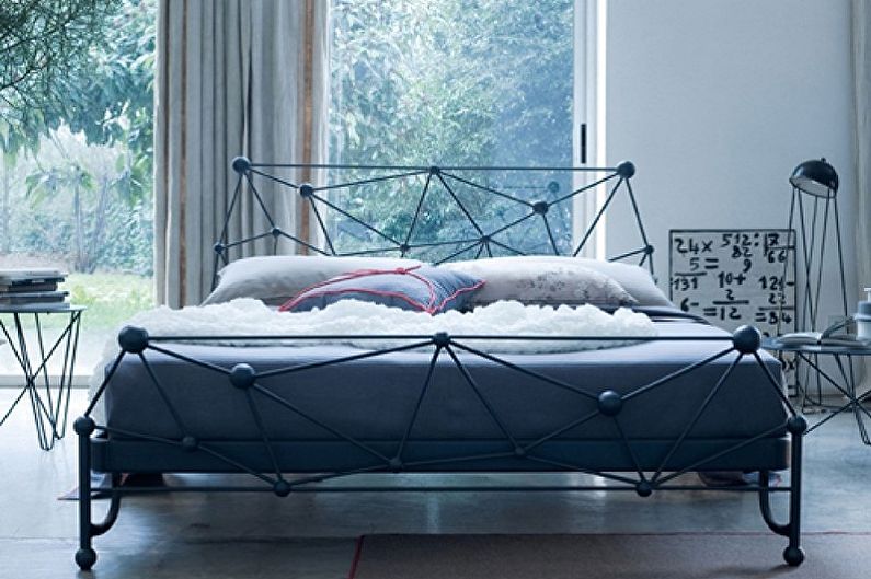 Jenis tempat tidur besi tempa dalam gaya yang berbeza - Teknologi tinggi