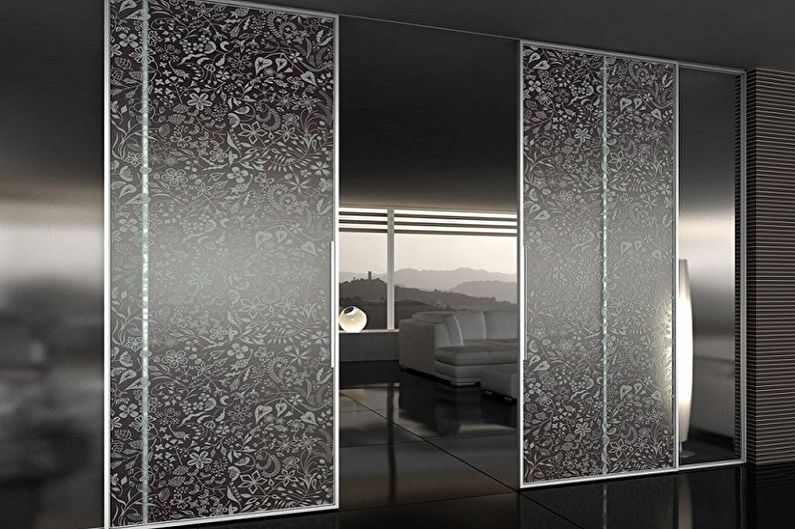Dizajn sklenených interiérových dverí - pieskované sklenené dvere