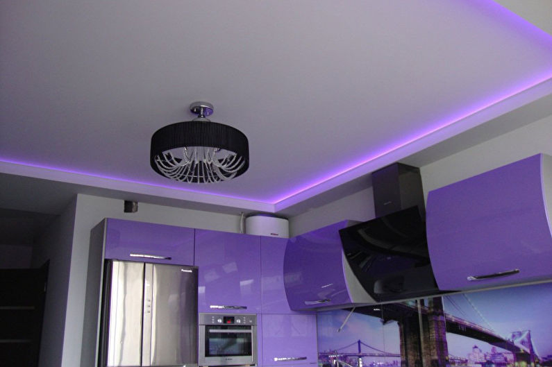 Plafond tendu dans la cuisine - Éclairage et éclairage