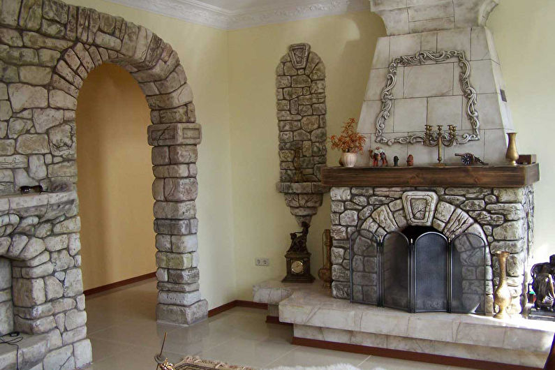 Dekoratyvinis akmuo virtuvės interjere - nuotrauka