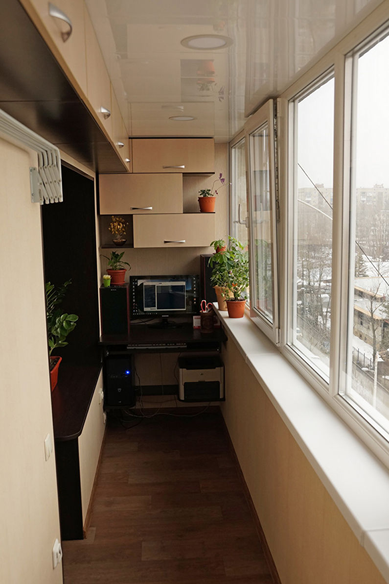 Darba vieta uz balkona - interjera dizains