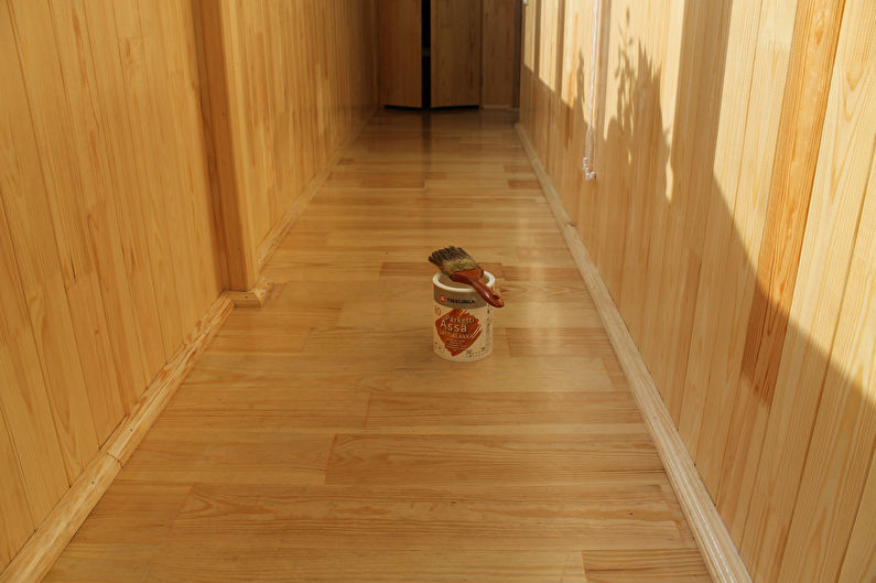 Balkono / lodžijos dizainas - grindų apdaila