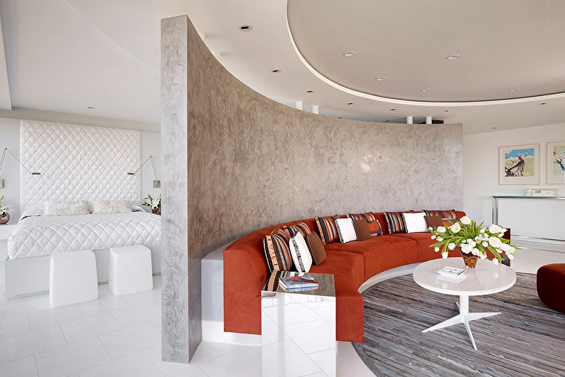 L'interior design di un salone si è combinato con una camera da letto - foto