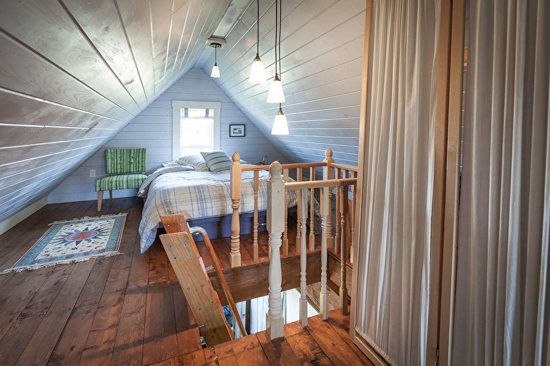 Интериорен дизайн на таванската спалня - снимка