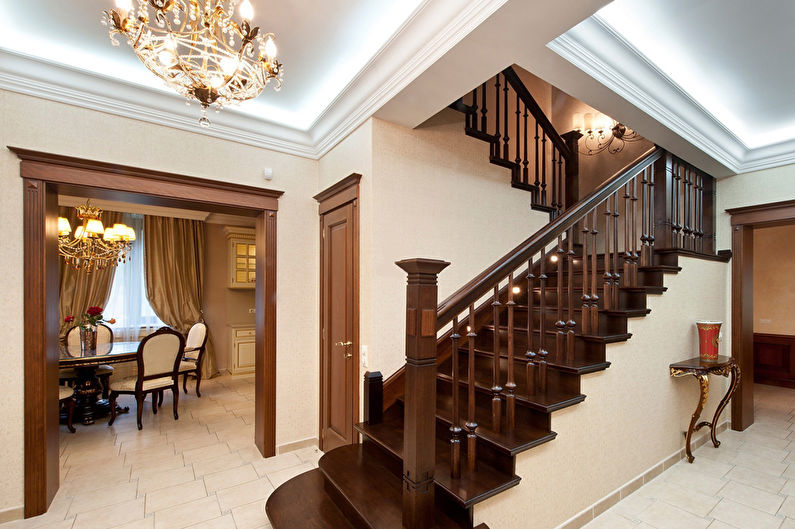 Lépcsők a második emeletre, klasszikus stílusban