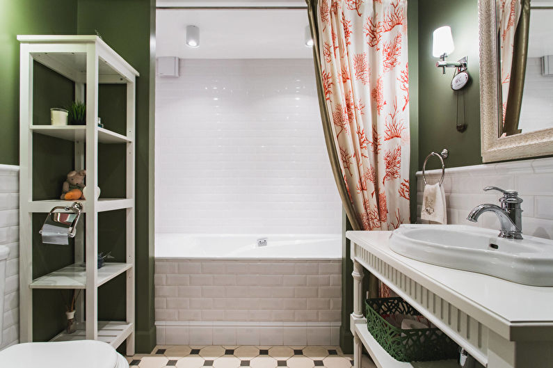 Klasikinio stiliaus vonios kambarys su kontrastingais akcentais - interjero dizainas