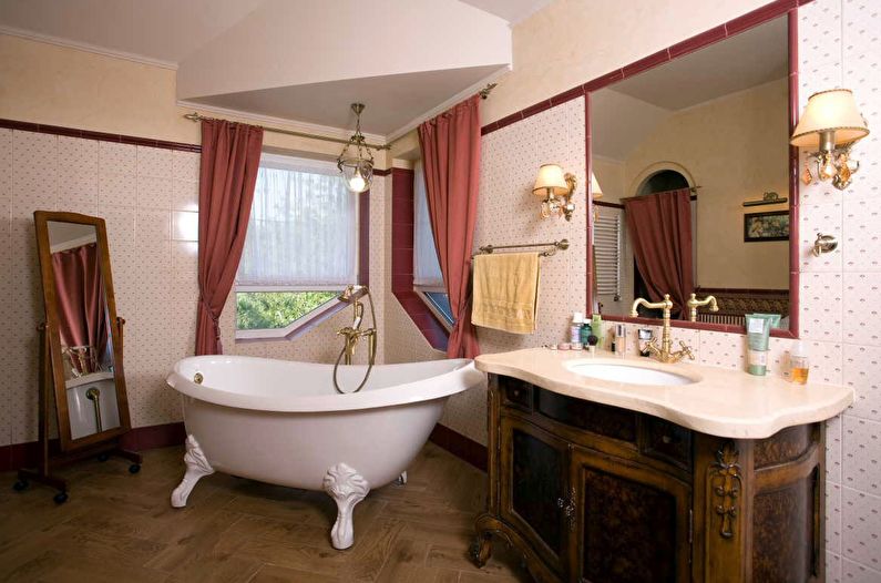 Klasiskā stila vannas istaba ar kontrastējošiem akcentiem - interjera dizains