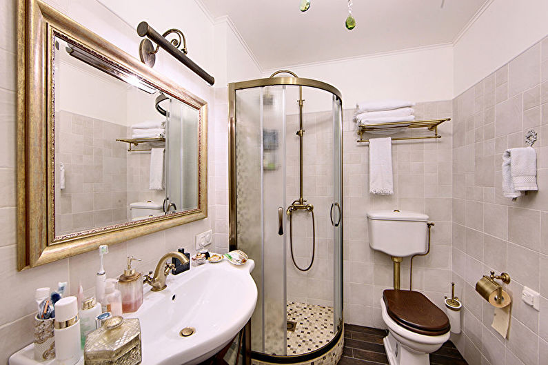 Klasszikus stílusú kis fürdőszoba - belsőépítészet