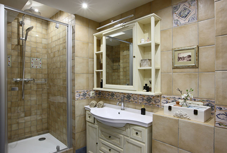 Klasikinio stiliaus vonios kambario interjero dizainas - nuotrauka