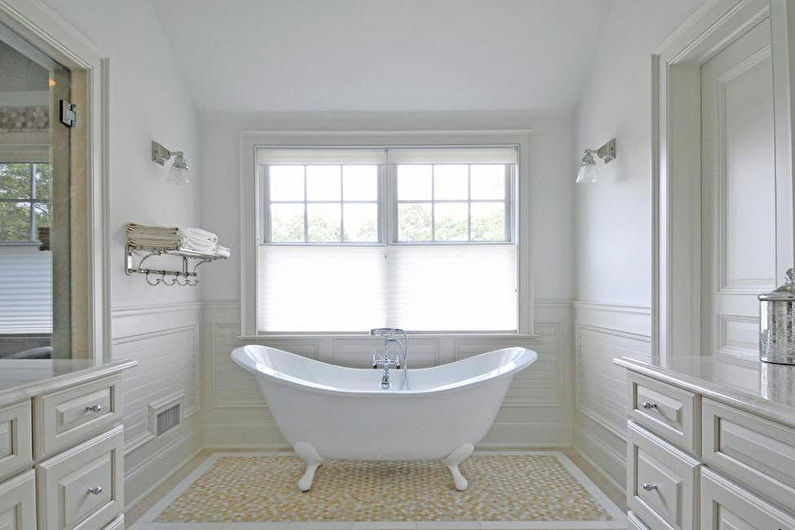 Klasszikus stílusú fürdőszoba belsőépítészete - fénykép