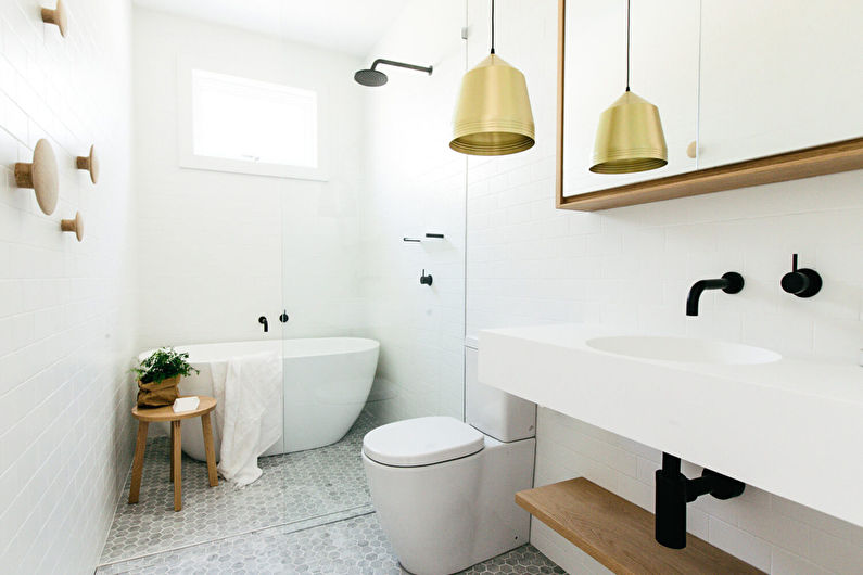 Skandināvu stila nelielas vannas istabas interjera dizains
