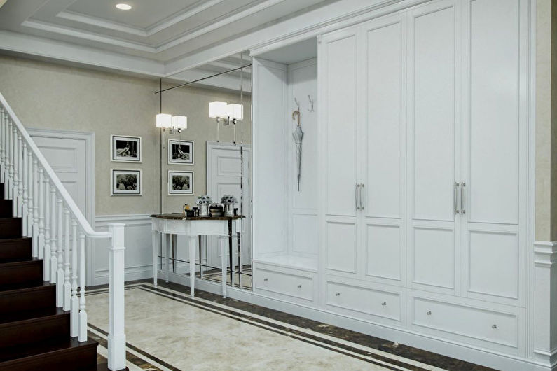 Inre design korridor i klassisk stil - foto
