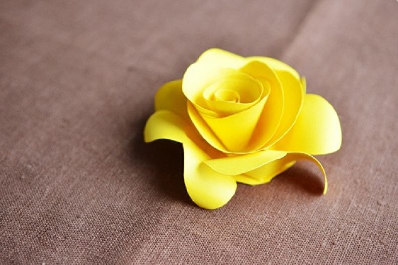 Do-it-yourself yellow rose from paper