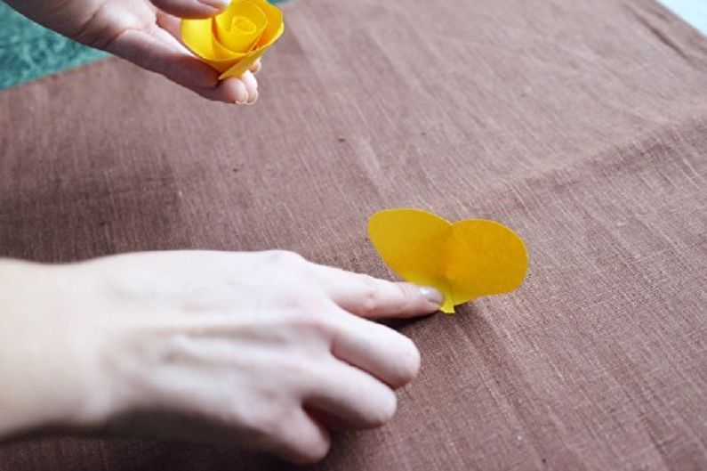 Gør-det-selv gul rose fra papir