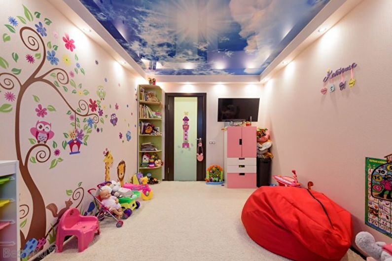 Опънат таван в детската стая - Фотокрила