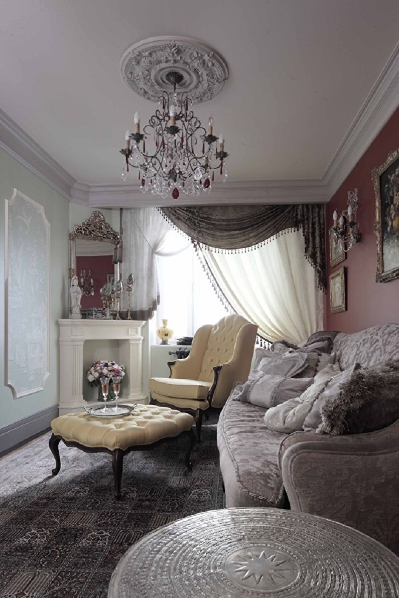 Mažas klasikinio stiliaus gyvenamasis kambarys - interjero dizainas