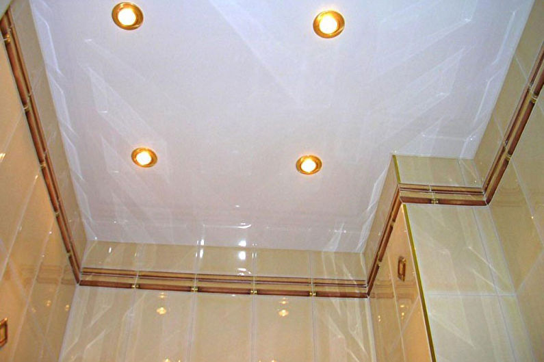 Plafond tendu dans la salle de bain - Éclairage et éclairage