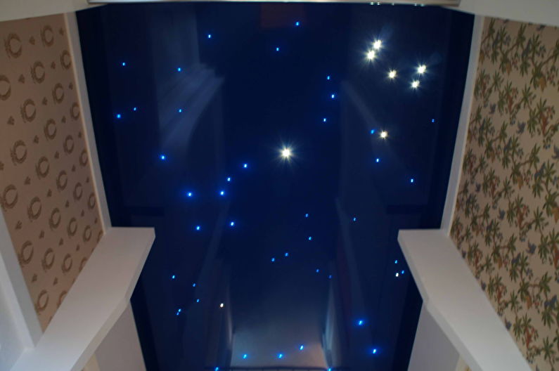 Rastezni strop u hodniku - Zvjezdano nebo