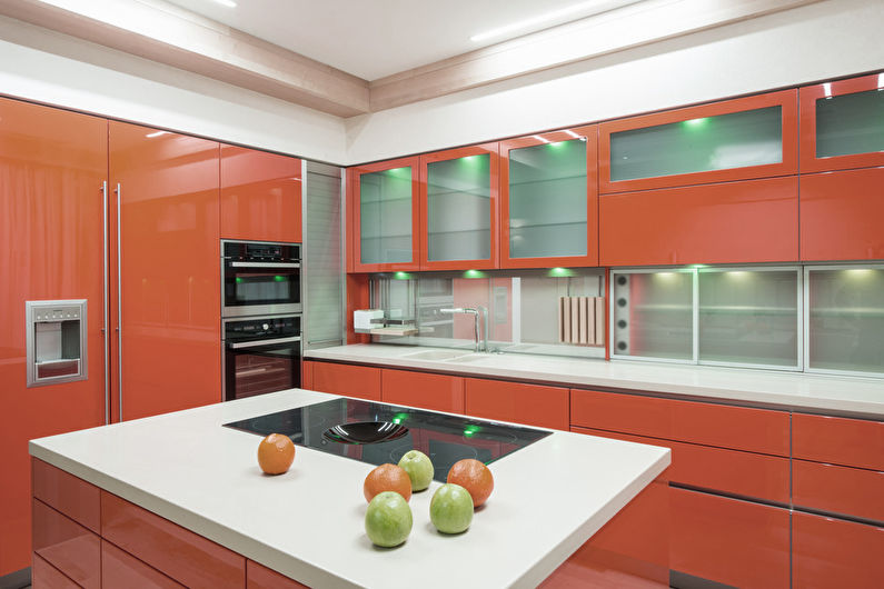 Persiku zieds virtuvē - interjera dizains