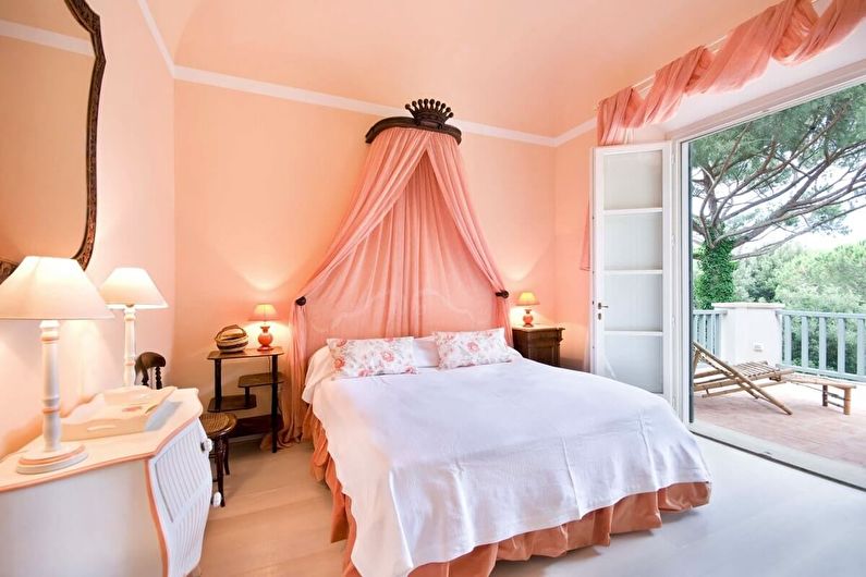 Persiku krāsa guļamistabā - interjera dizains