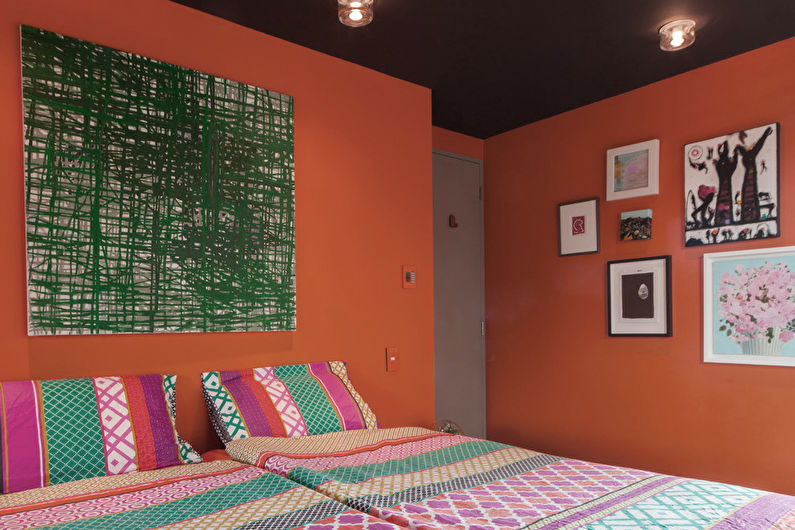 Broskvová barva v ložnici - interiérový design