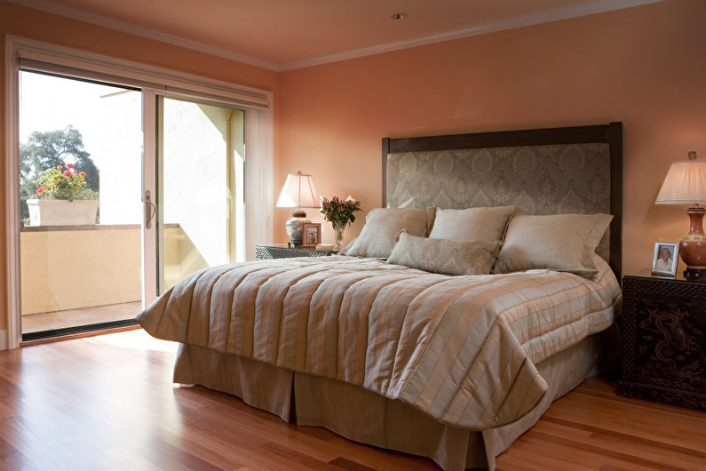 Persikų spalva miegamajame - interjero dizainas