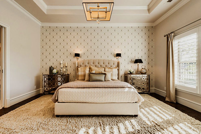 Béžová tapeta v ložnici - interiérový design