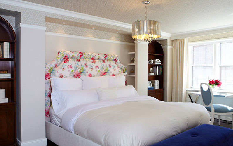 Smėlio spalvos tapetai miegamajame - interjero dizainas