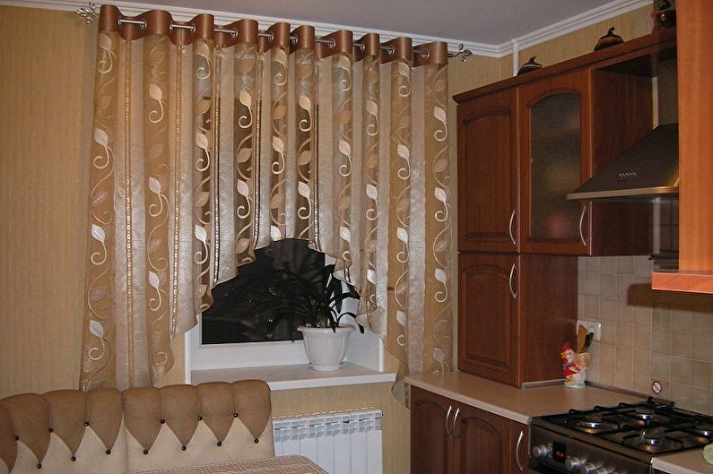 Typer av gardiner i köket - Gardinbågar och lambrequins