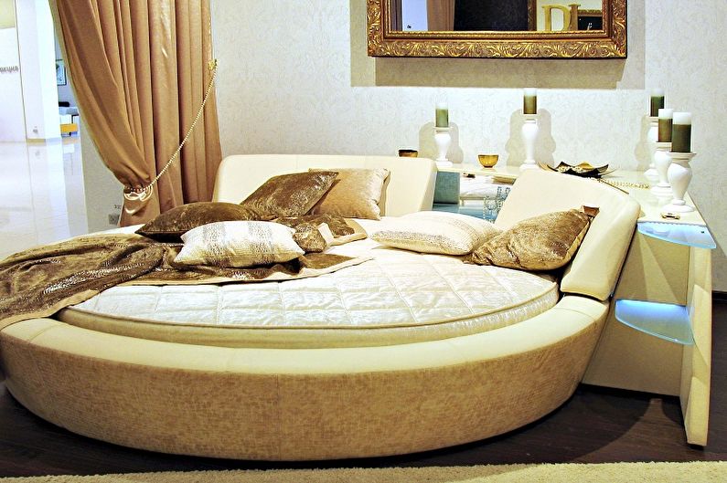 Rundes Bett im Schlafzimmer - Foto