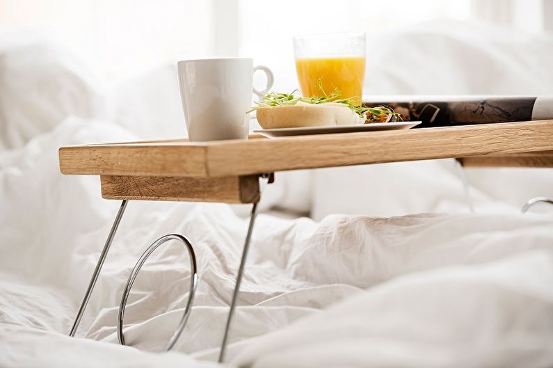 Pusryčių stalai lovoje - nuotrauka