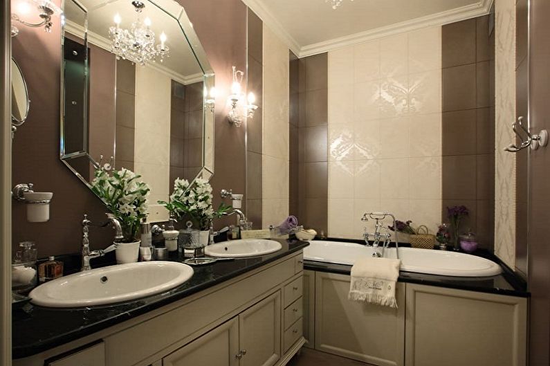 Kylpyhuoneen pesuallas - valokuva