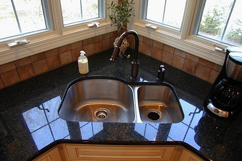 Sarok mosogatók a konyhához - fénykép