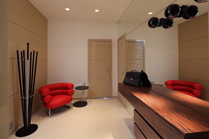 Dizajn hodnika u stilu minimalizma.