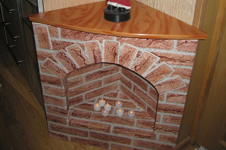 Faire un faux cadre de cheminée de vos propres mains - à partir d'une grande boîte d'emballage
