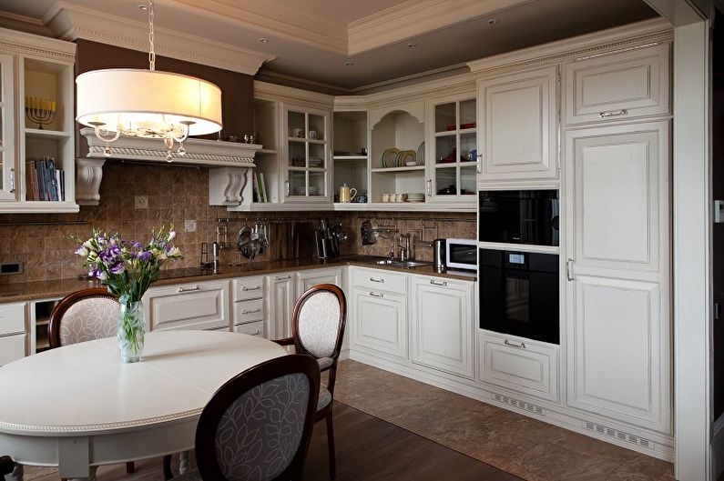 Virtuvė 13 kv.m. klasikiniu stiliumi - interjero dizainas
