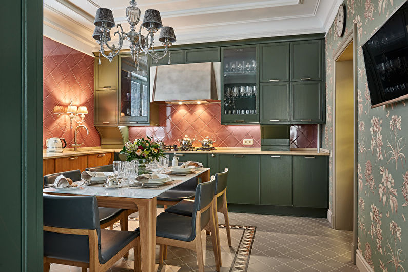Interjera dizaina virtuve neoklasicisma stilā - foto