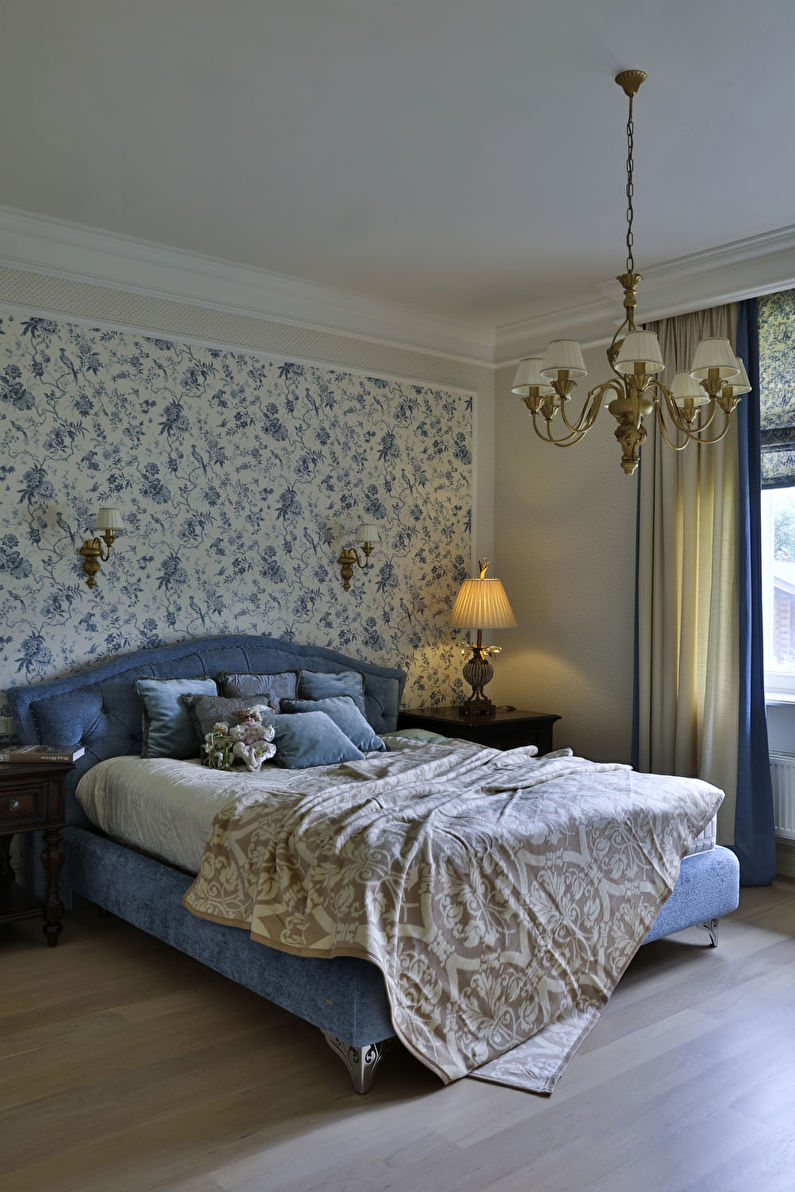 Neoklasicistinio stiliaus interjero miegamasis - nuotrauka