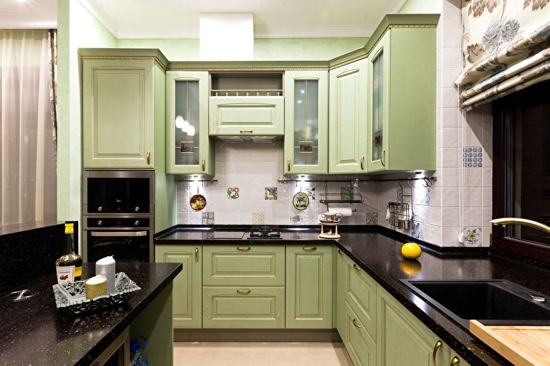 Virtuvė 10 kv.m. klasikiniu stiliumi - interjero dizainas