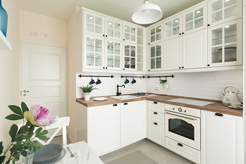 Cozinha branca 10 m². - Design de interiores