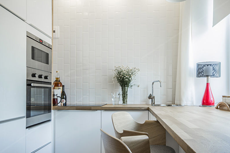 Dizajn kuhinje 10 m² - zidni ukras