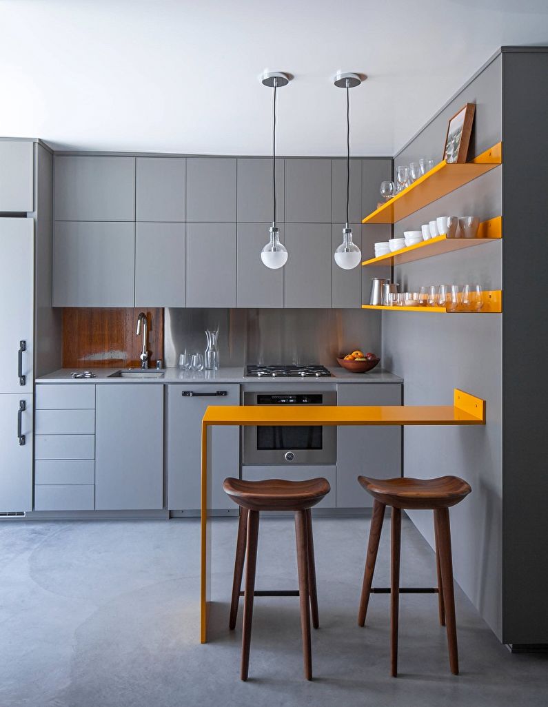 Dizajn kuhinje 10 m² - stropni ukras