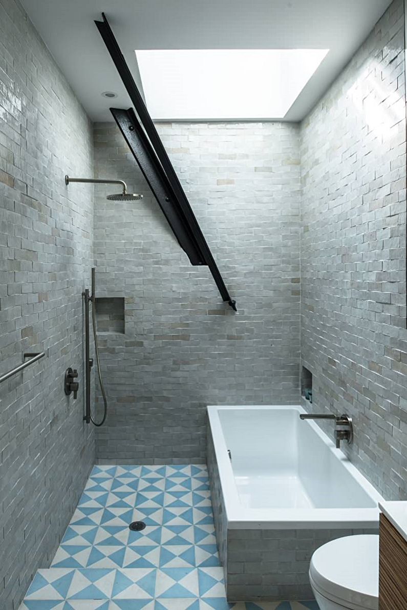 Интериорен дизайн на баня в стил таванско помещение - снимка