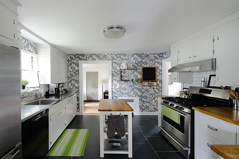 Melnbaltas tapetes virtuves interjerā - dizaina foto