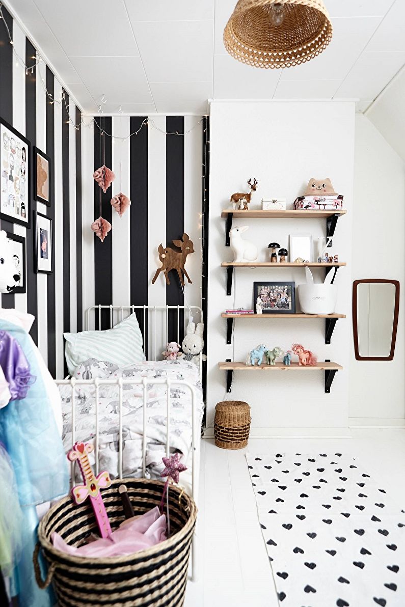Црно-беле тапете у унутрашњости дечије собе - Дизајнерска фотографија